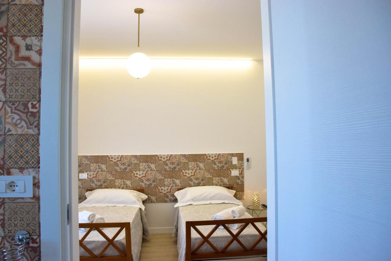 Accomodati B&B マリーナ・ディ・ジョイオーザ・イオーニカ エクステリア 写真