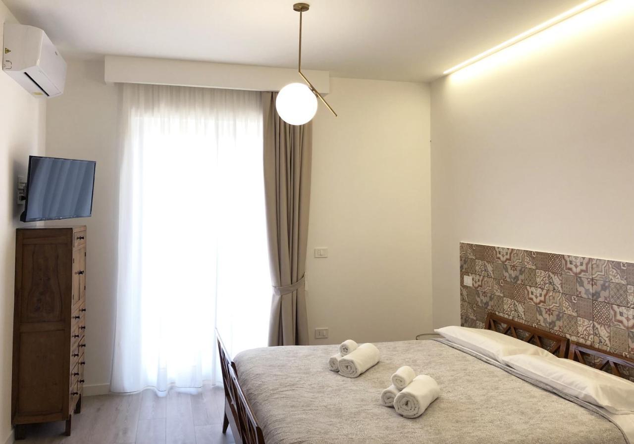 Accomodati B&B マリーナ・ディ・ジョイオーザ・イオーニカ エクステリア 写真