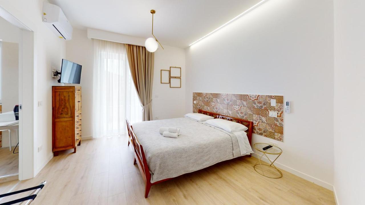 Accomodati B&B マリーナ・ディ・ジョイオーザ・イオーニカ エクステリア 写真