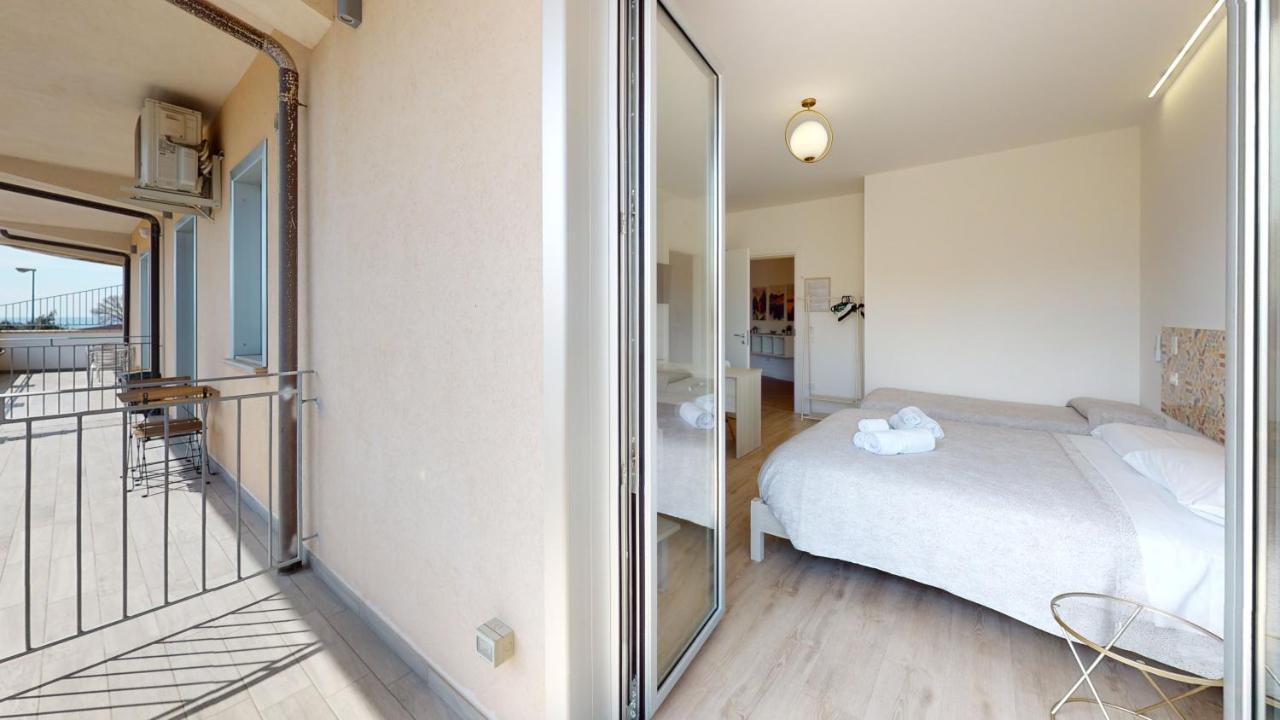 Accomodati B&B マリーナ・ディ・ジョイオーザ・イオーニカ エクステリア 写真